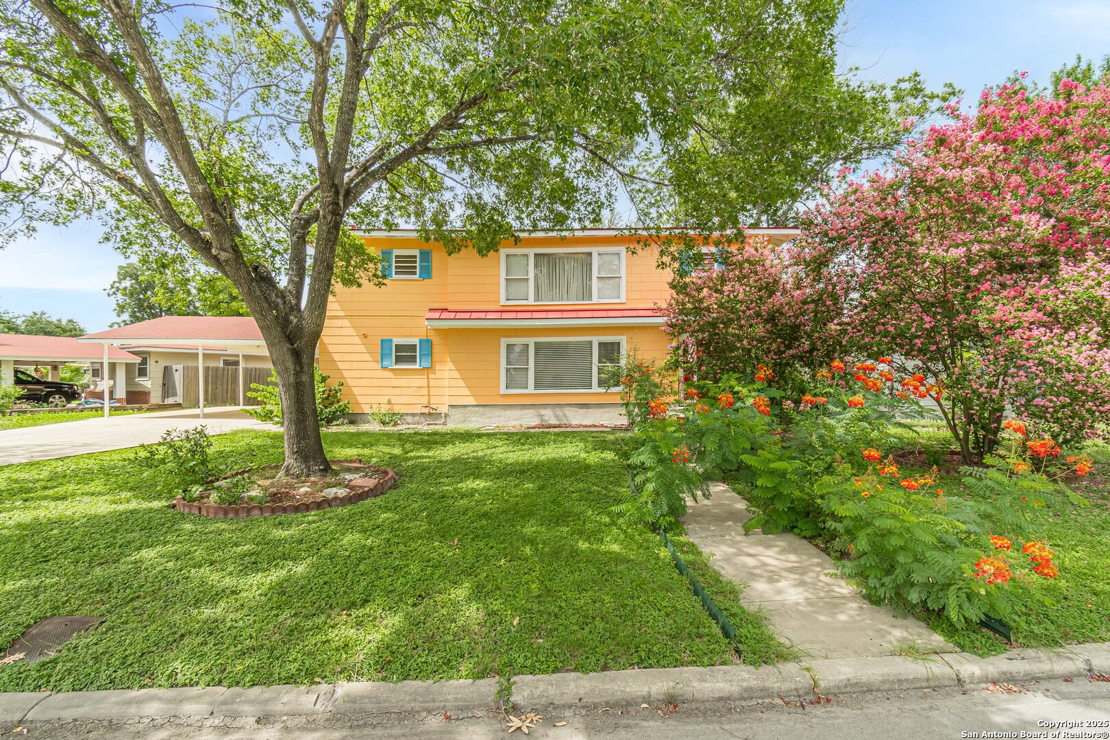 416 ALEXANDER HAMILTON DR