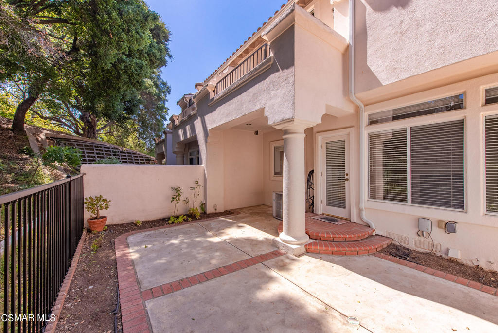 1008 Mountain Oak Place