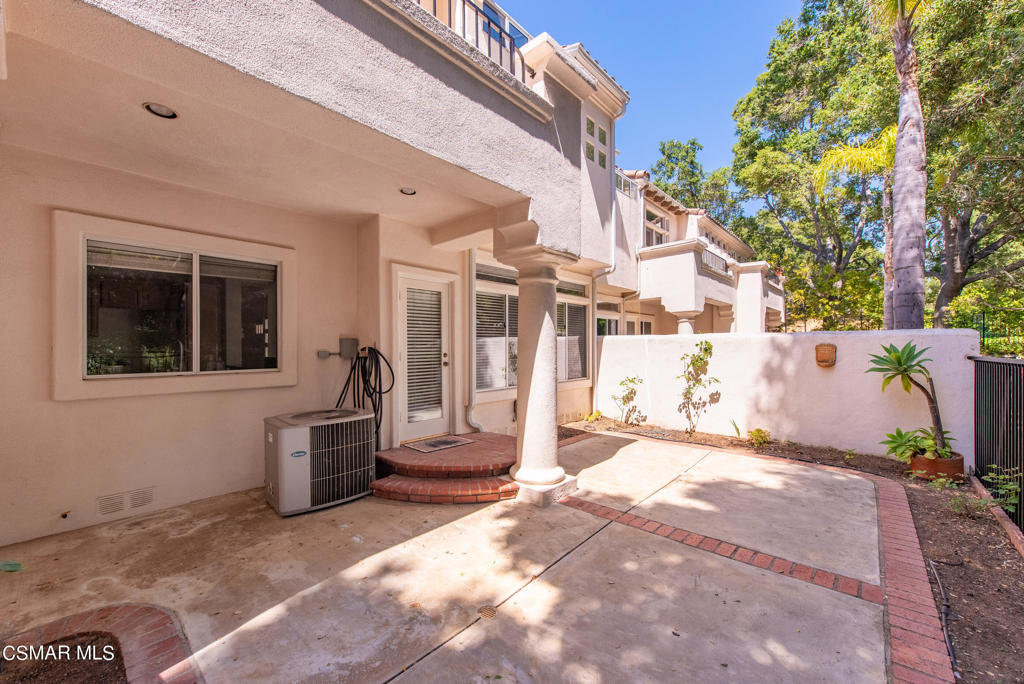 1008 Mountain Oak Place