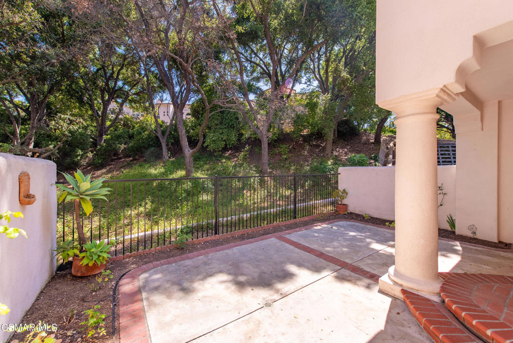 1008 Mountain Oak Place