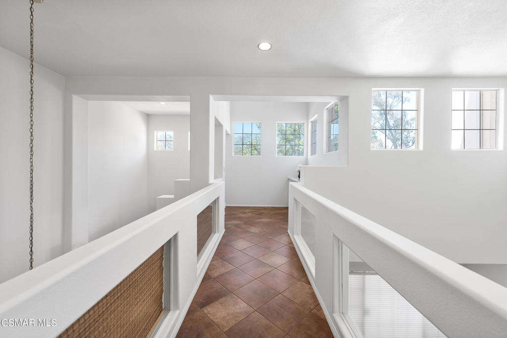 1008 Mountain Oak Place