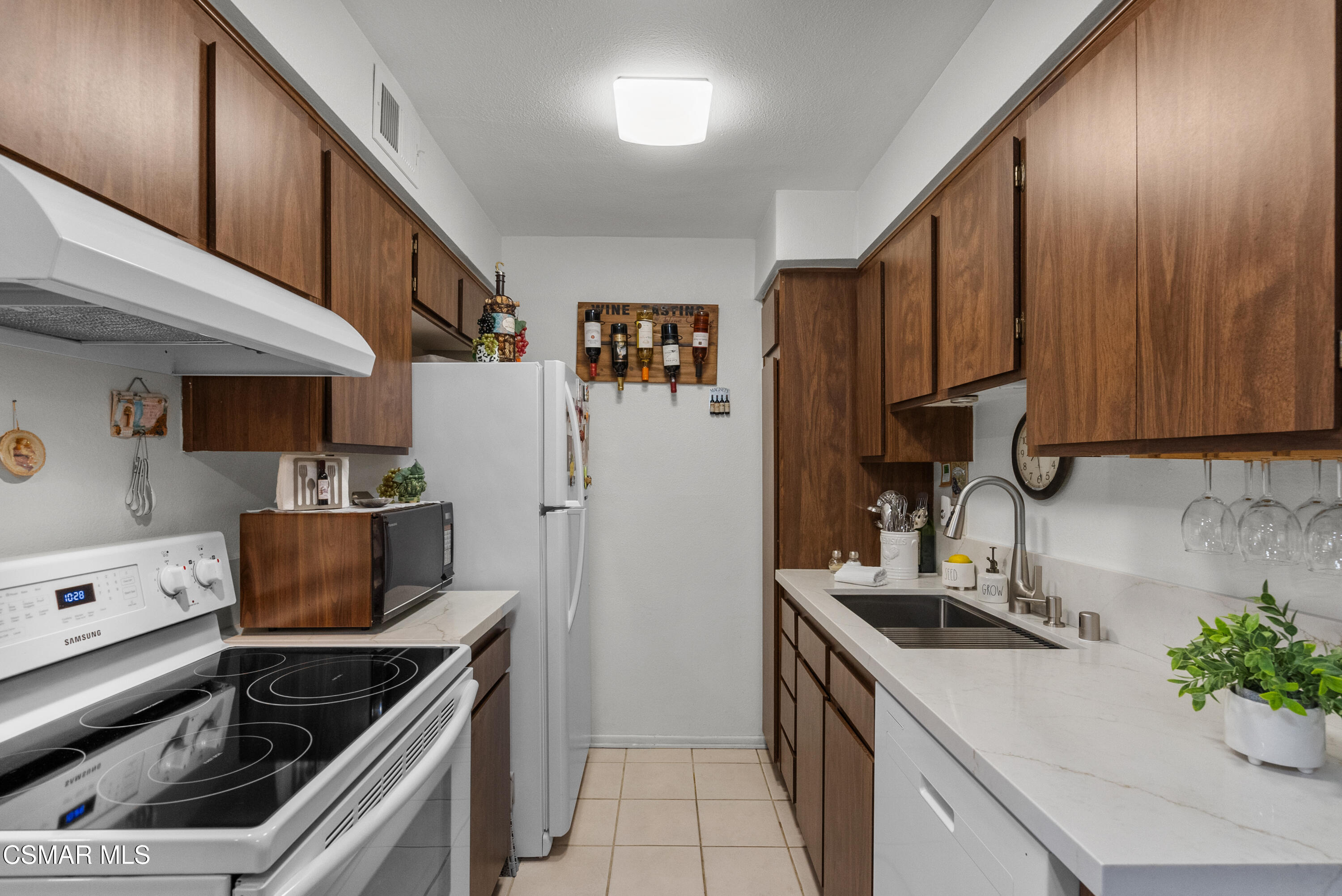 1256 Patricia Avenue, 3