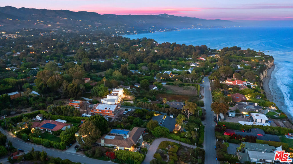 29035 Cliffside Drive