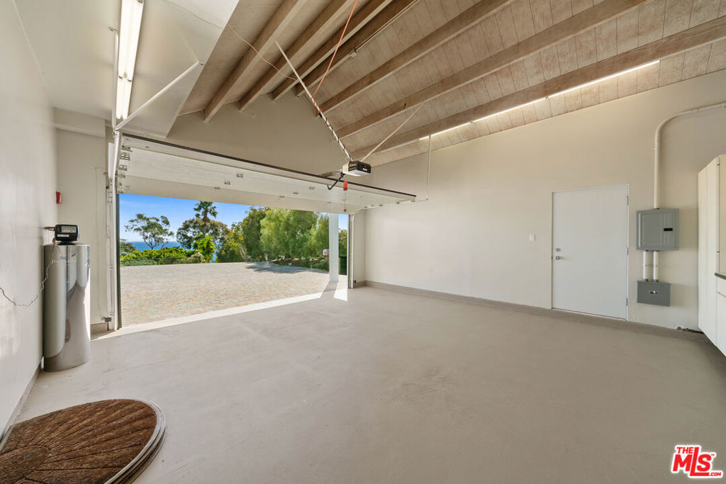 29035 Cliffside Drive