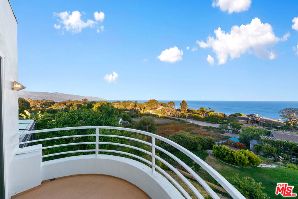 29035 Cliffside Drive