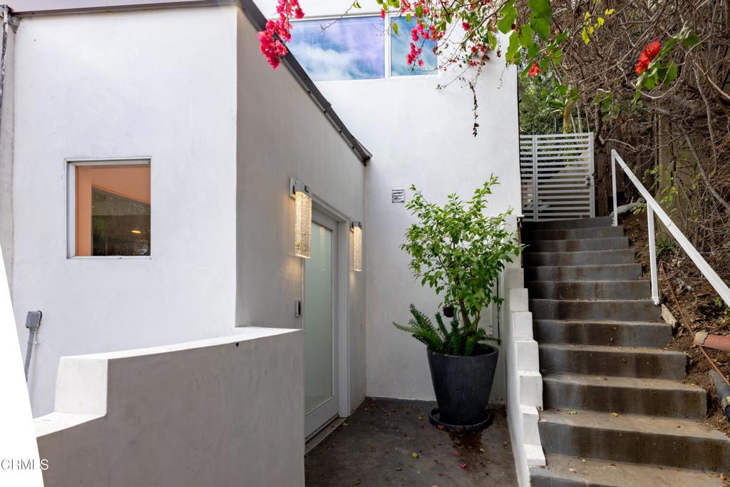 6835 Pacific View Drive