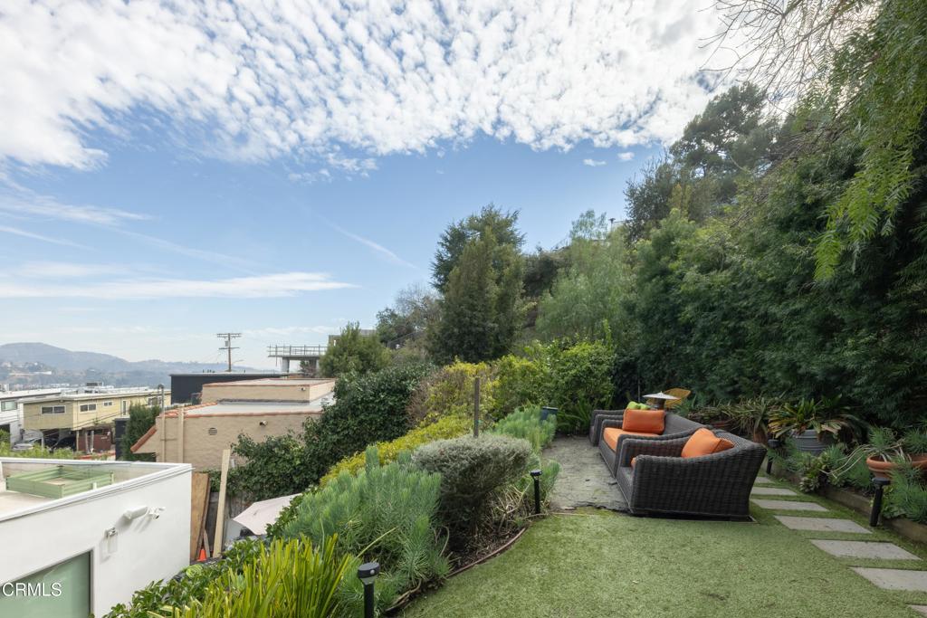 6835 Pacific View Drive