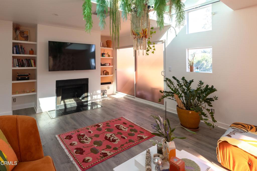 6835 Pacific View Drive