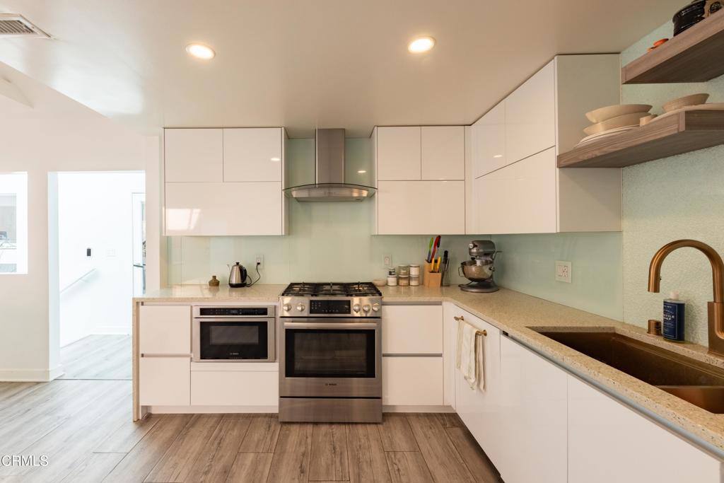 6835 Pacific View Drive