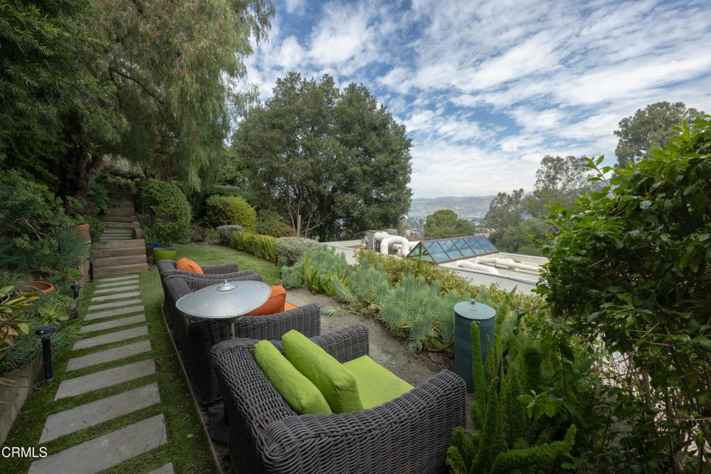 6835 Pacific View Drive