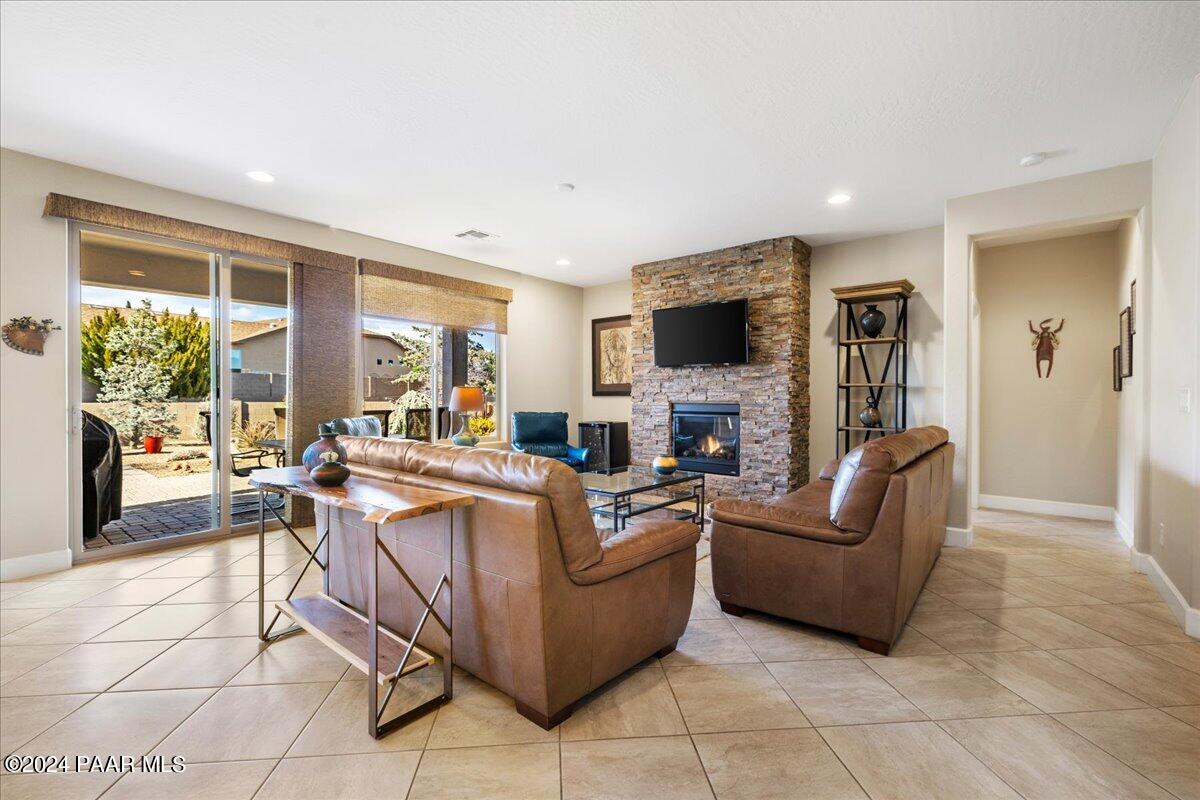 1031 N Wide Open Trail