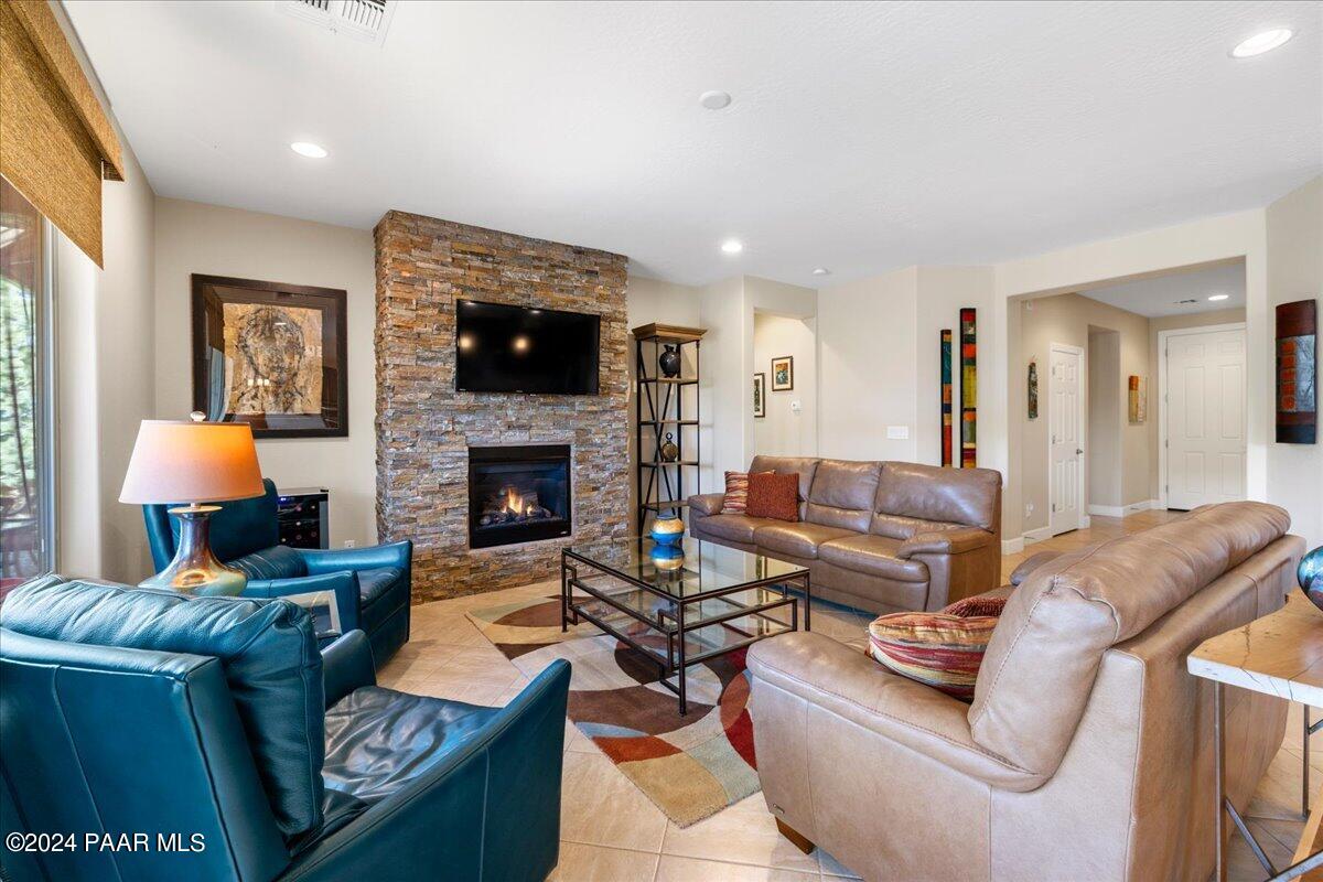 1031 N Wide Open Trail