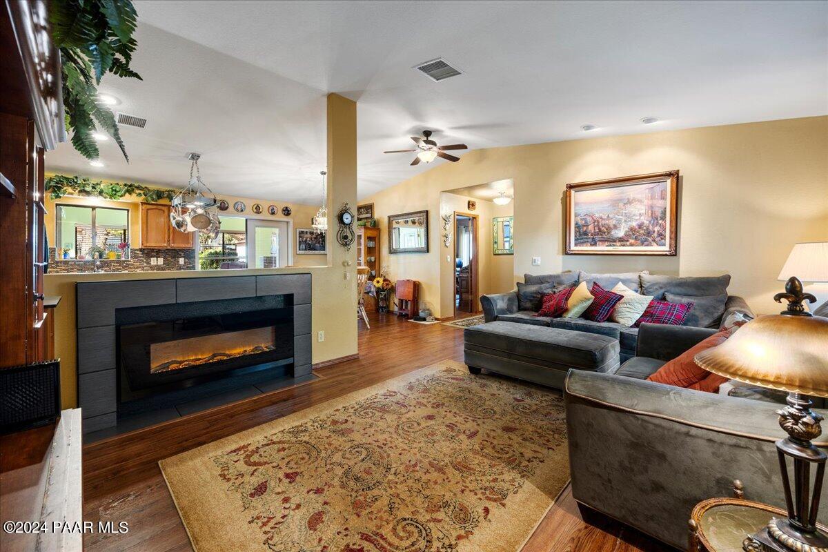 10817 E Turquoise Circle