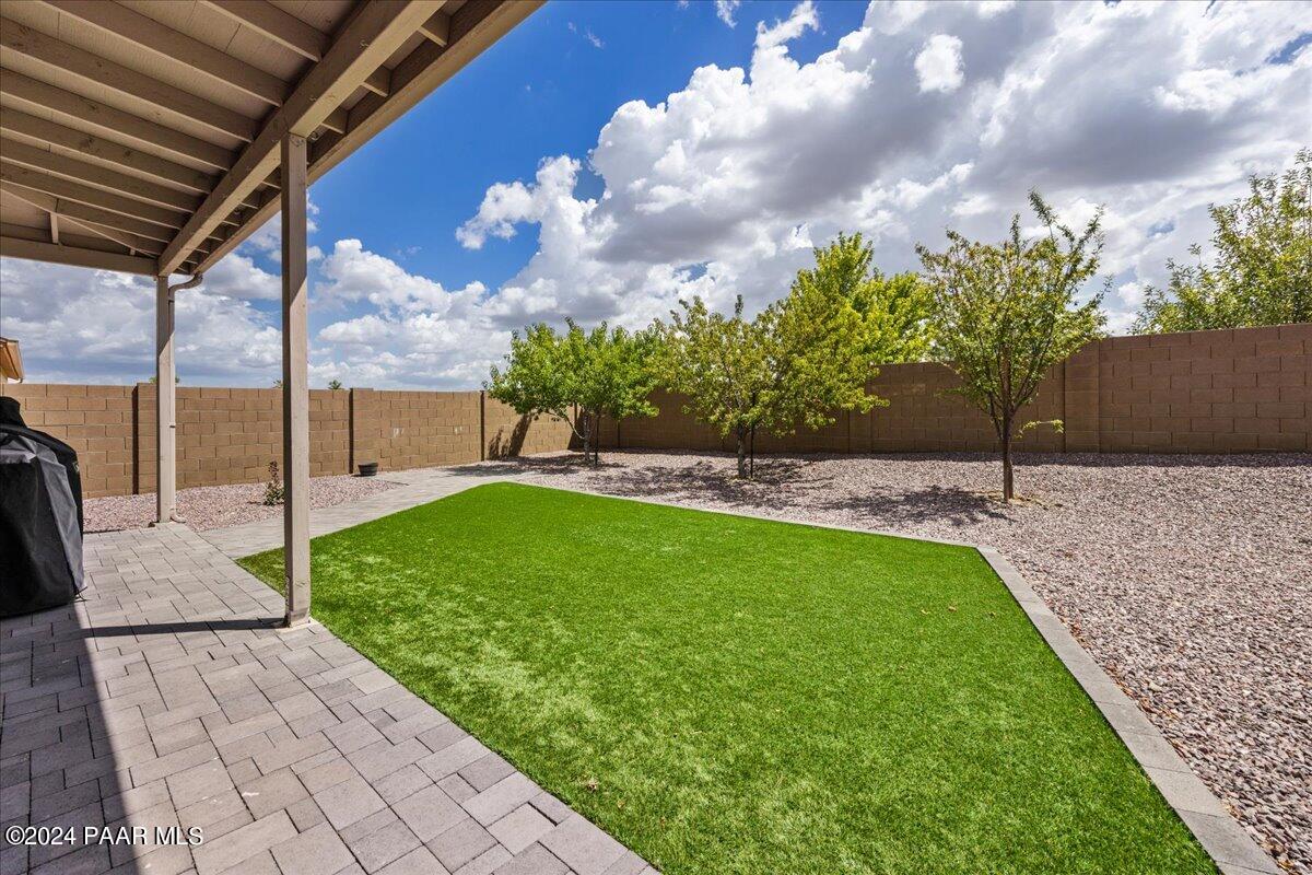 4407 N Dryden Street