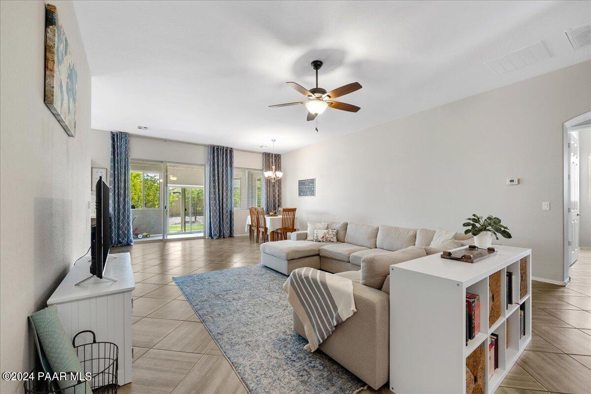 4407 N Dryden Street