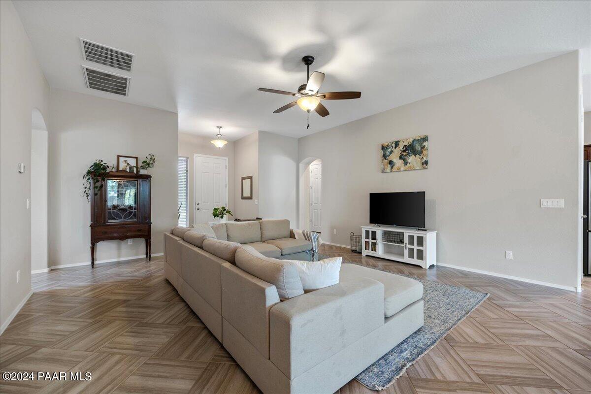 4407 N Dryden Street