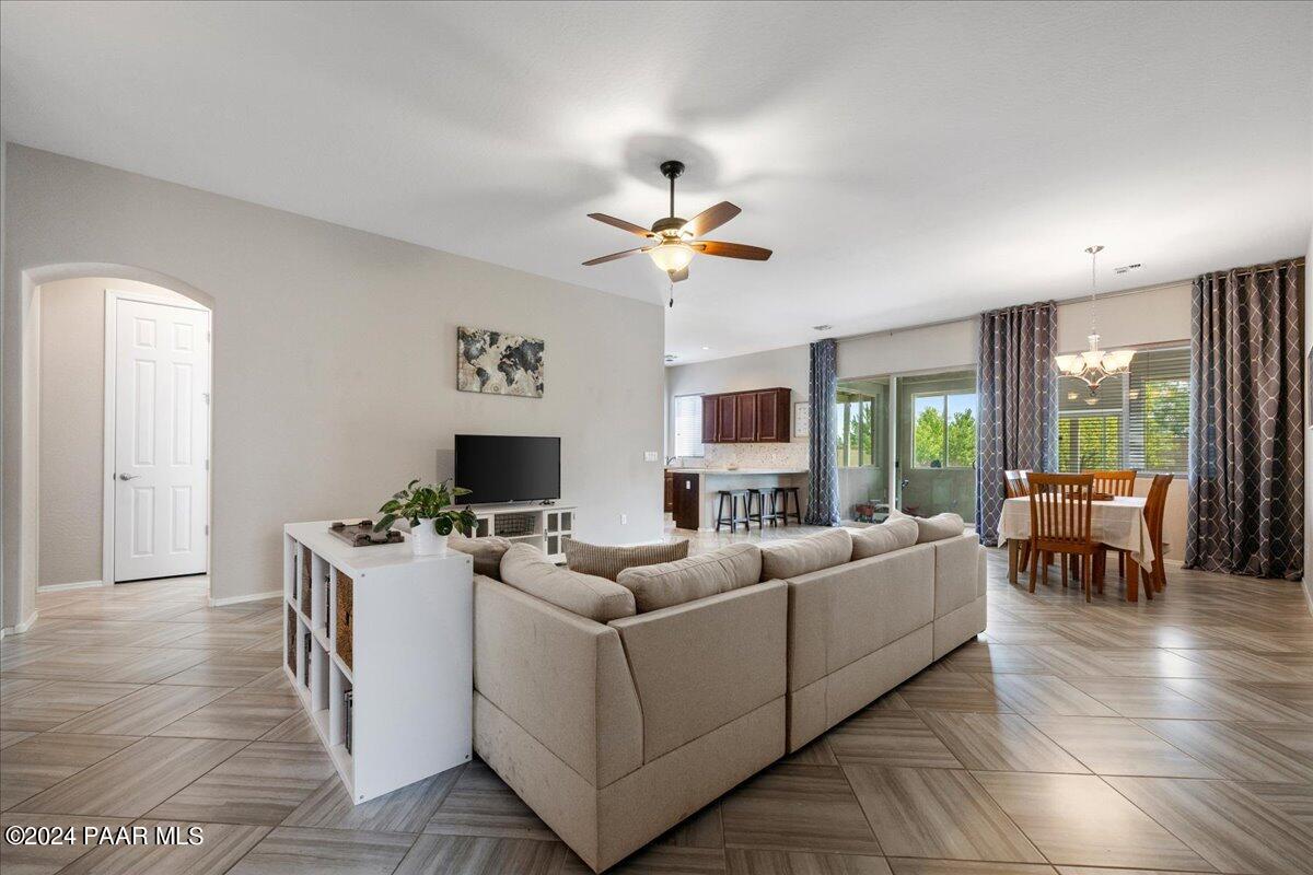 4407 N Dryden Street