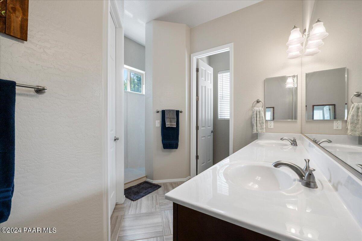 4407 N Dryden Street