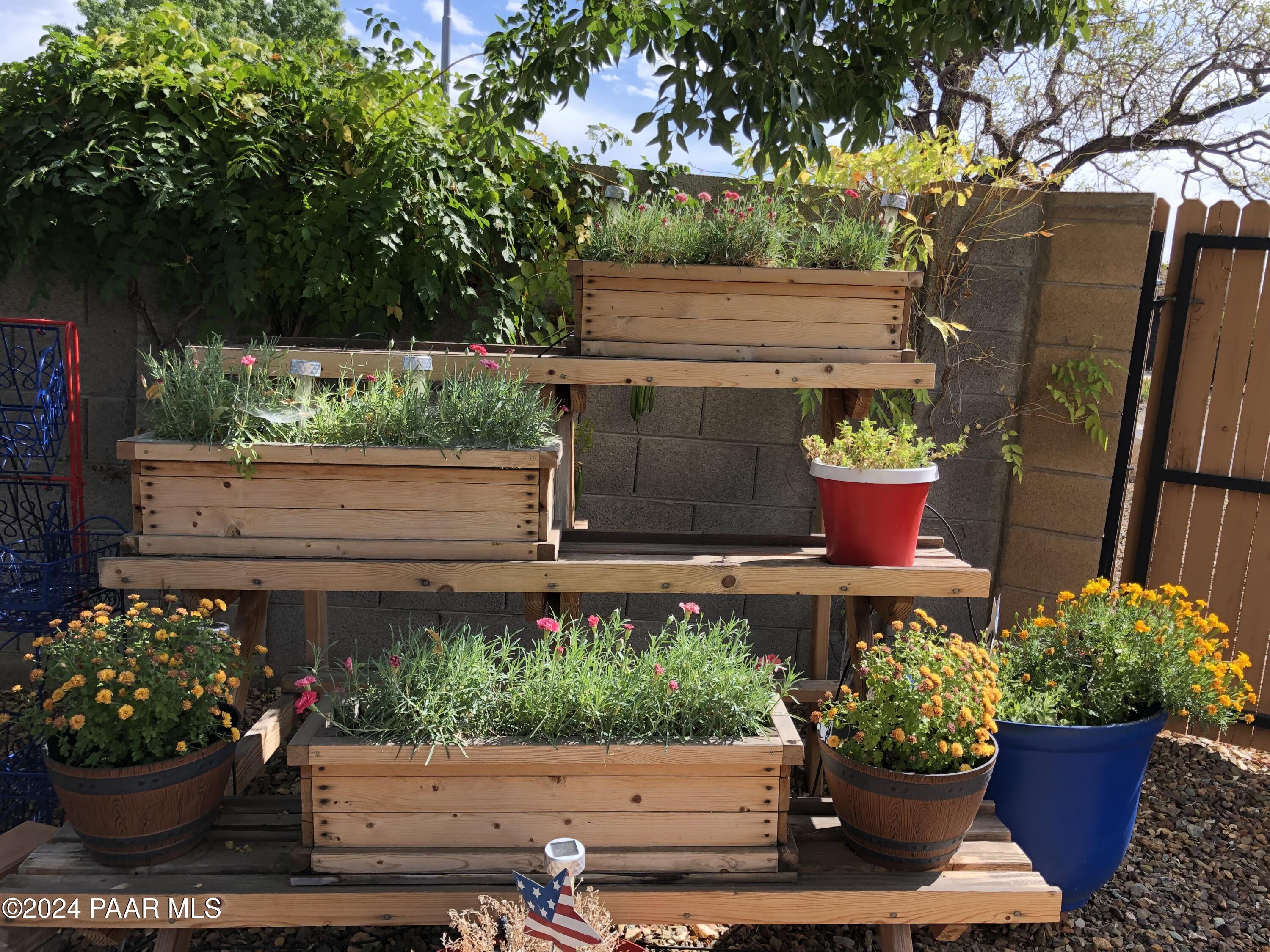 7698 N Winding Trail