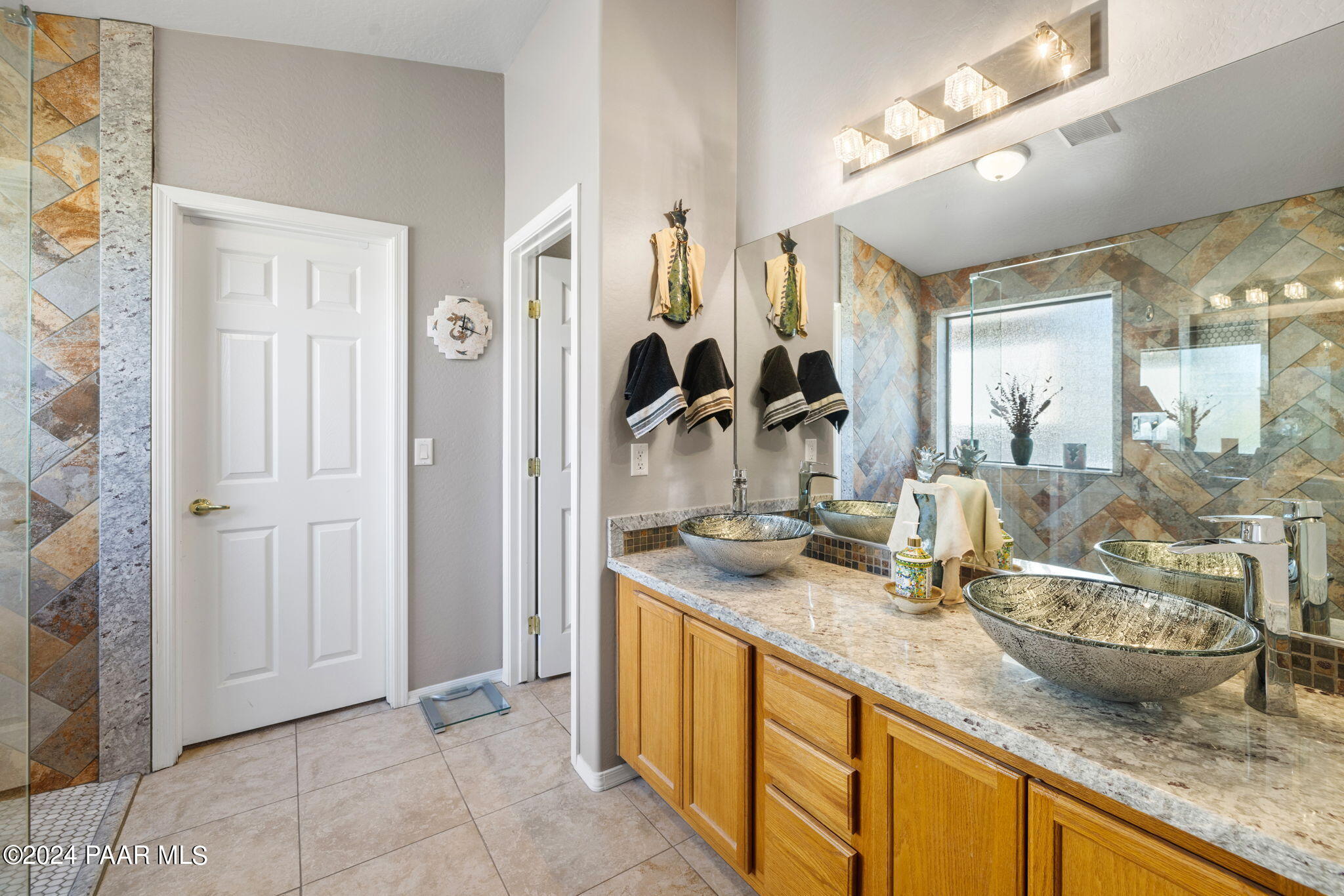 7698 N Winding Trail