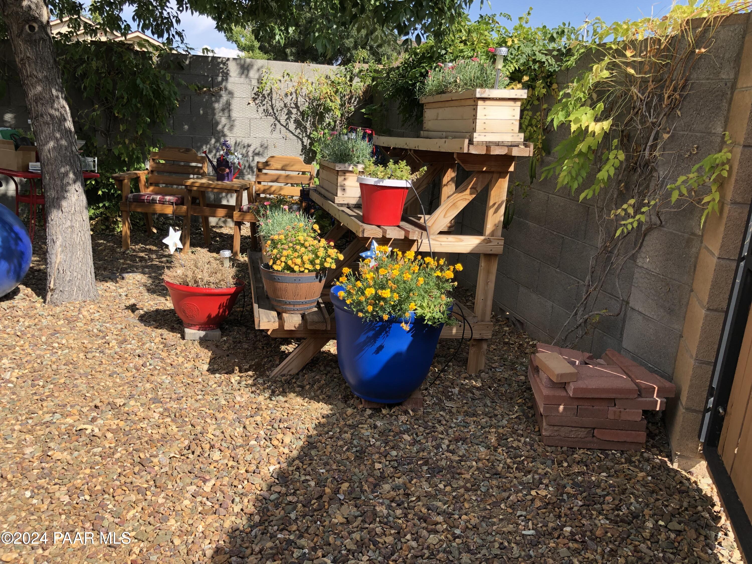 7698 N Winding Trail