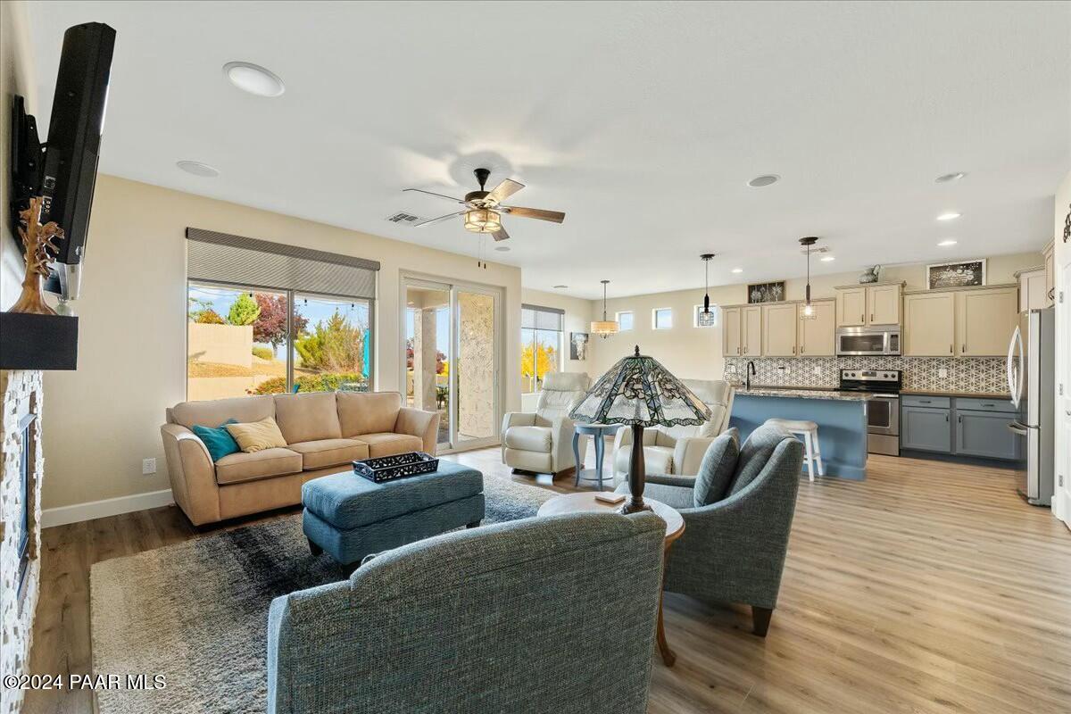 1025 N Wide Open Trail