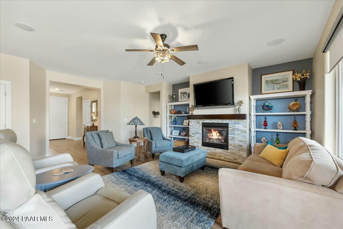 1025 N Wide Open Trail