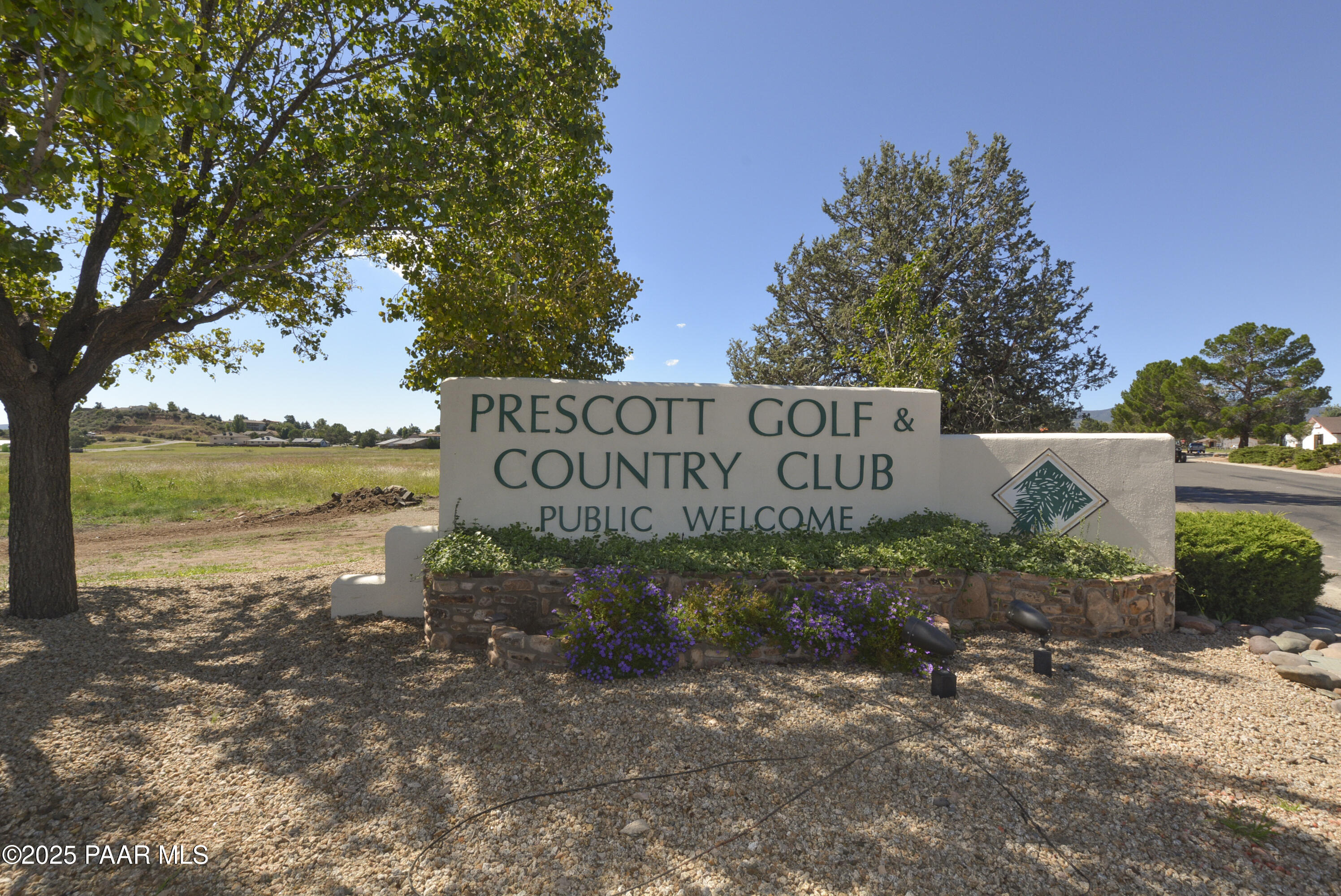 10445 E Manzanita Trail