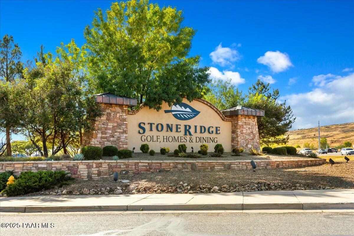 1073 N Fence Post Place