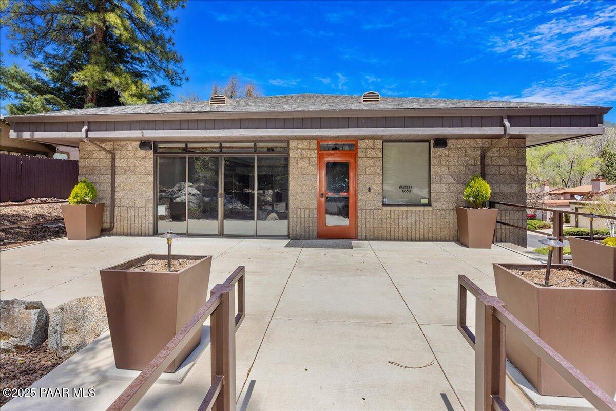 1120 Tanglewood Road