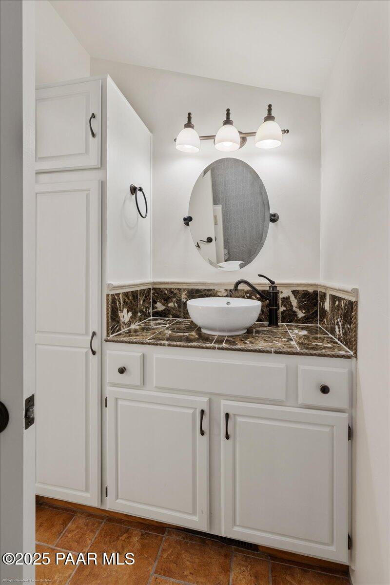 4515 W Old Stage Road