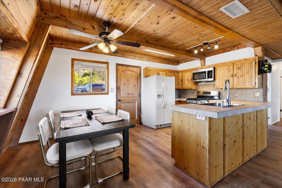 1508 E Wells Fargo Road