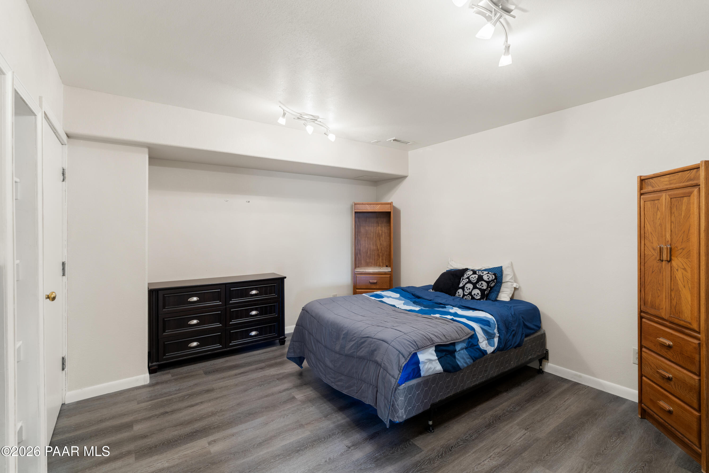 9560 E Catalina Drive