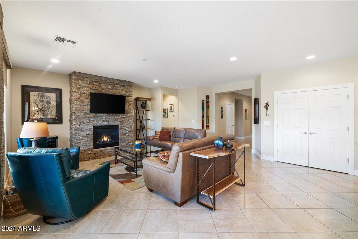 1031 N WIDE OPEN Trail N