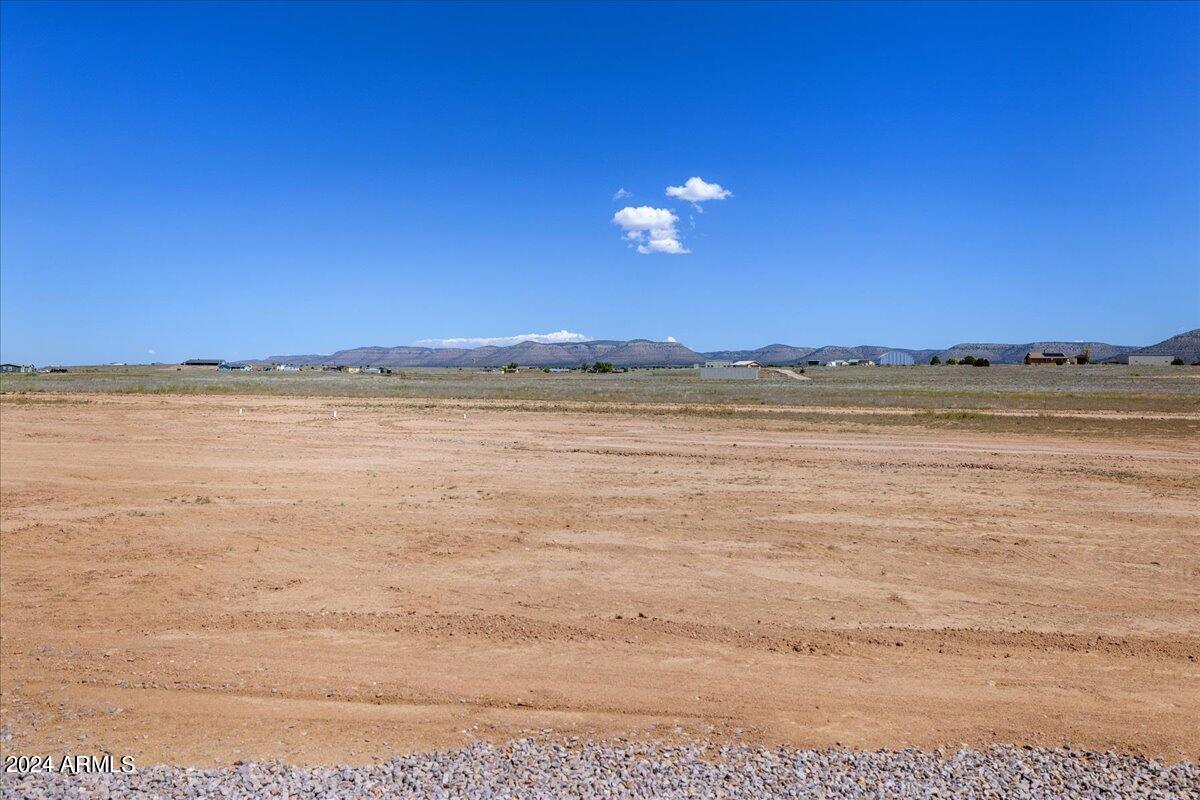 2424 W HARD CIDER Trail