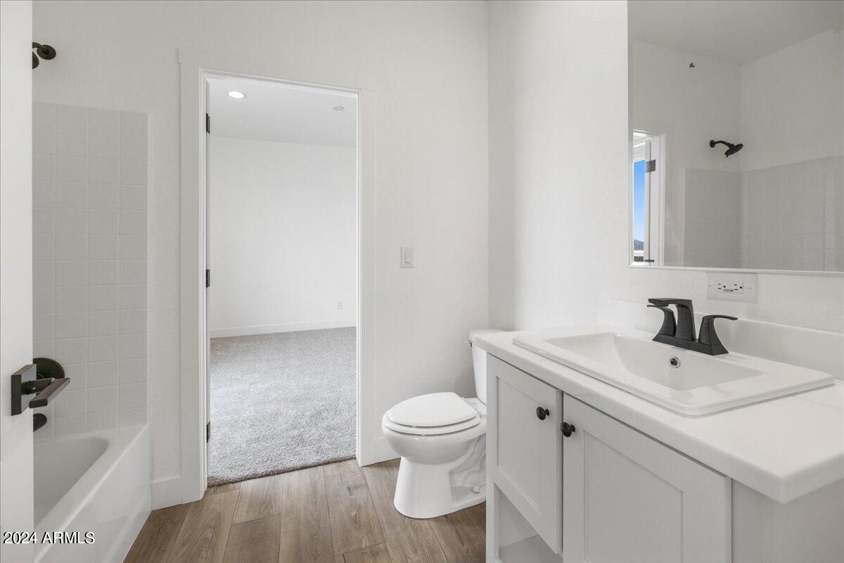 2424 W HARD CIDER Trail