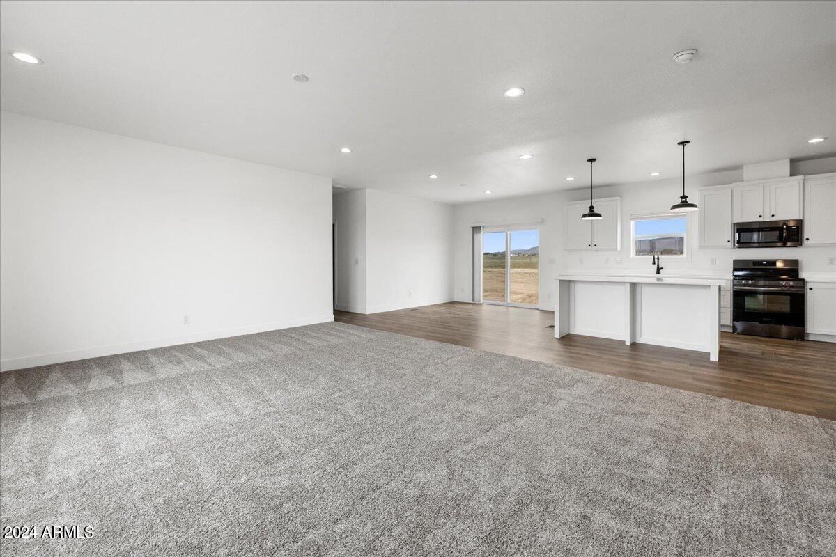 2424 W HARD CIDER Trail