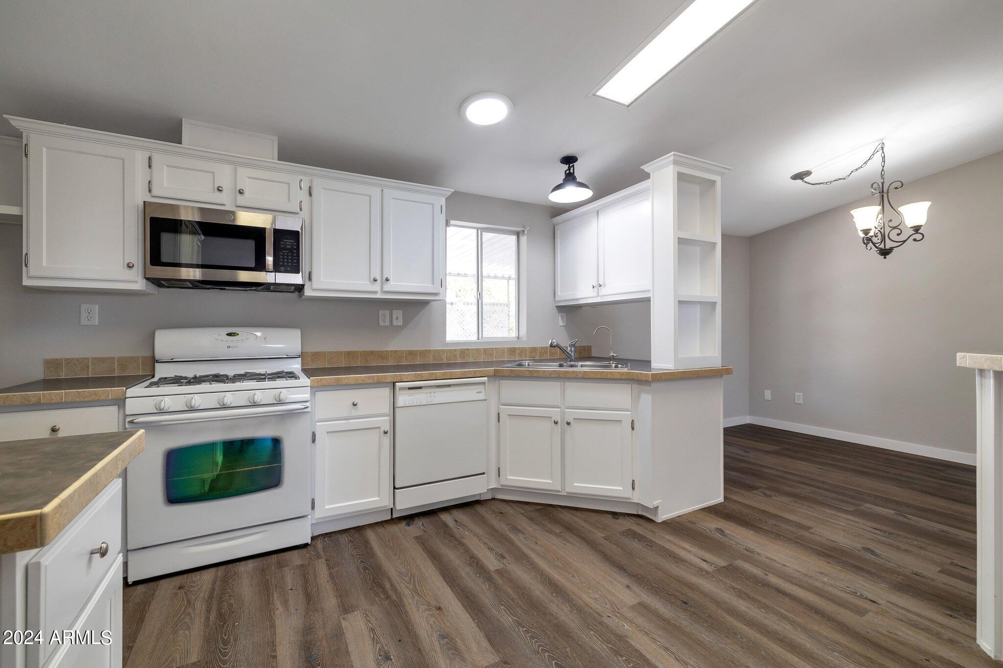 2650 W UNION HILLS Drive, 38