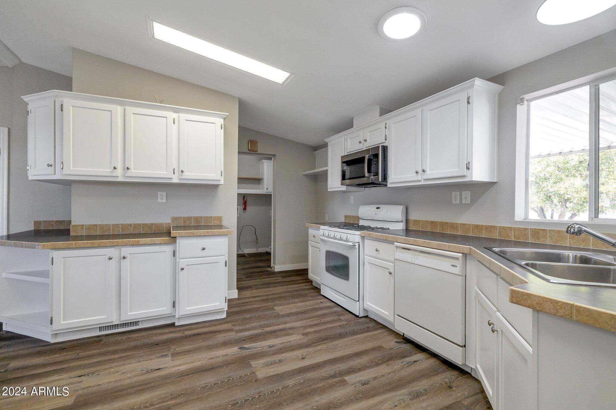 2650 W UNION HILLS Drive, 38