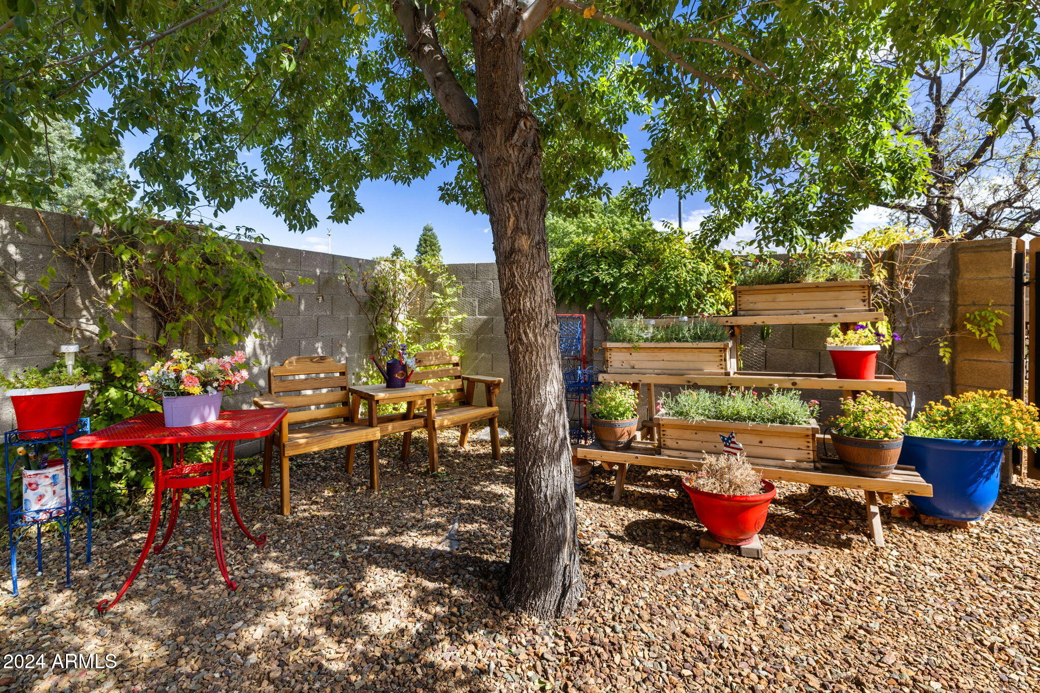 7698 N WINDING Trail