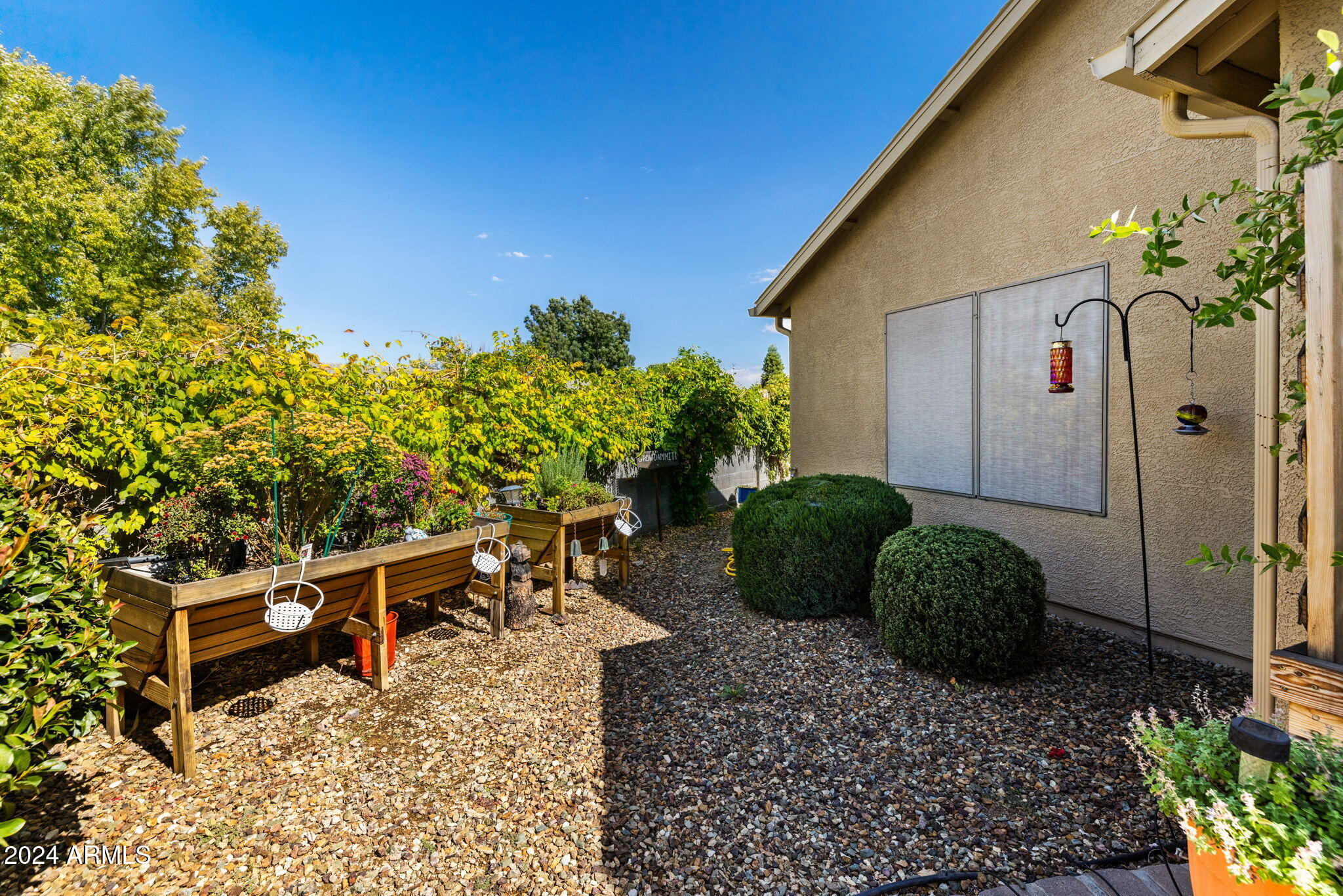 7698 N WINDING Trail