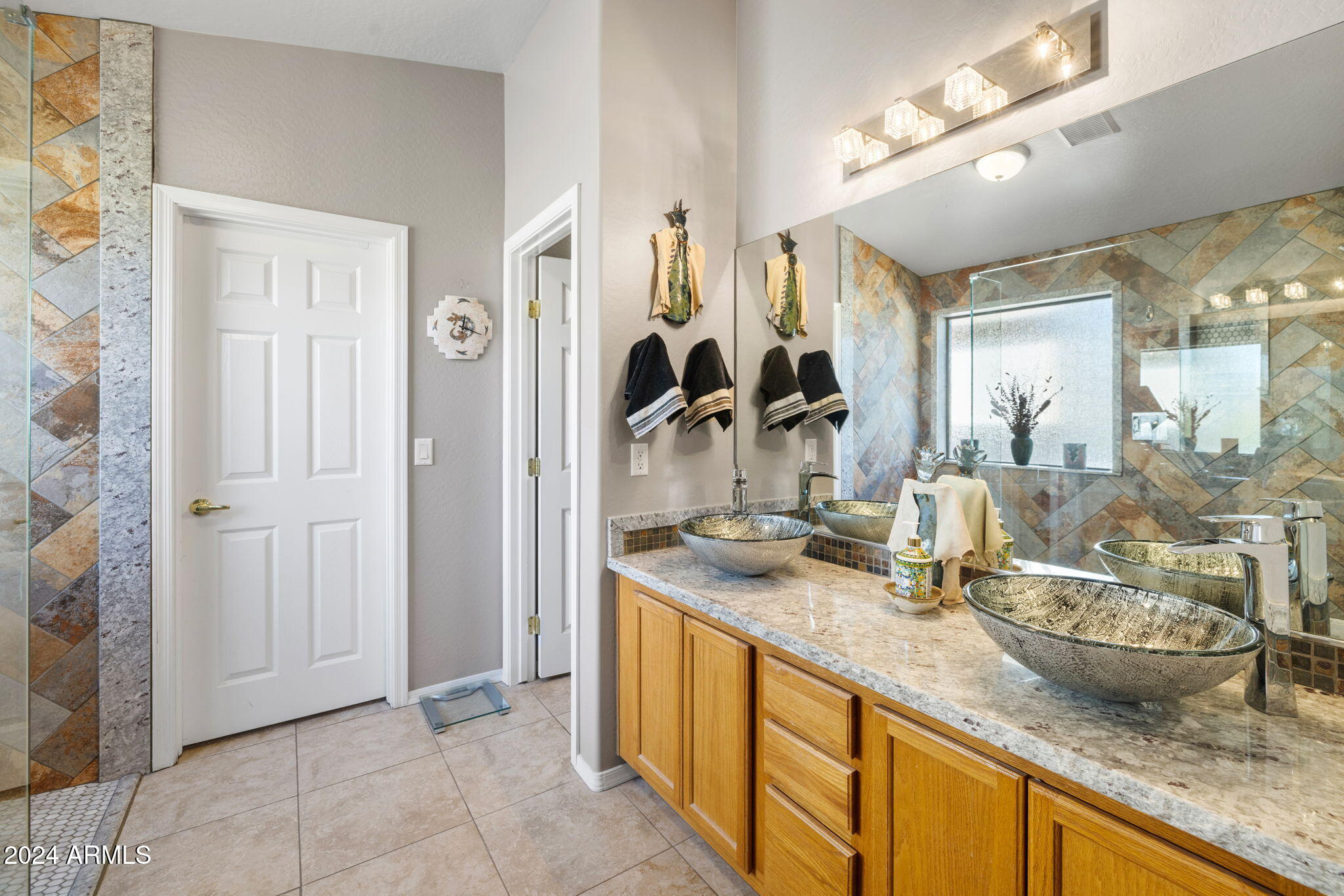 7698 N WINDING Trail