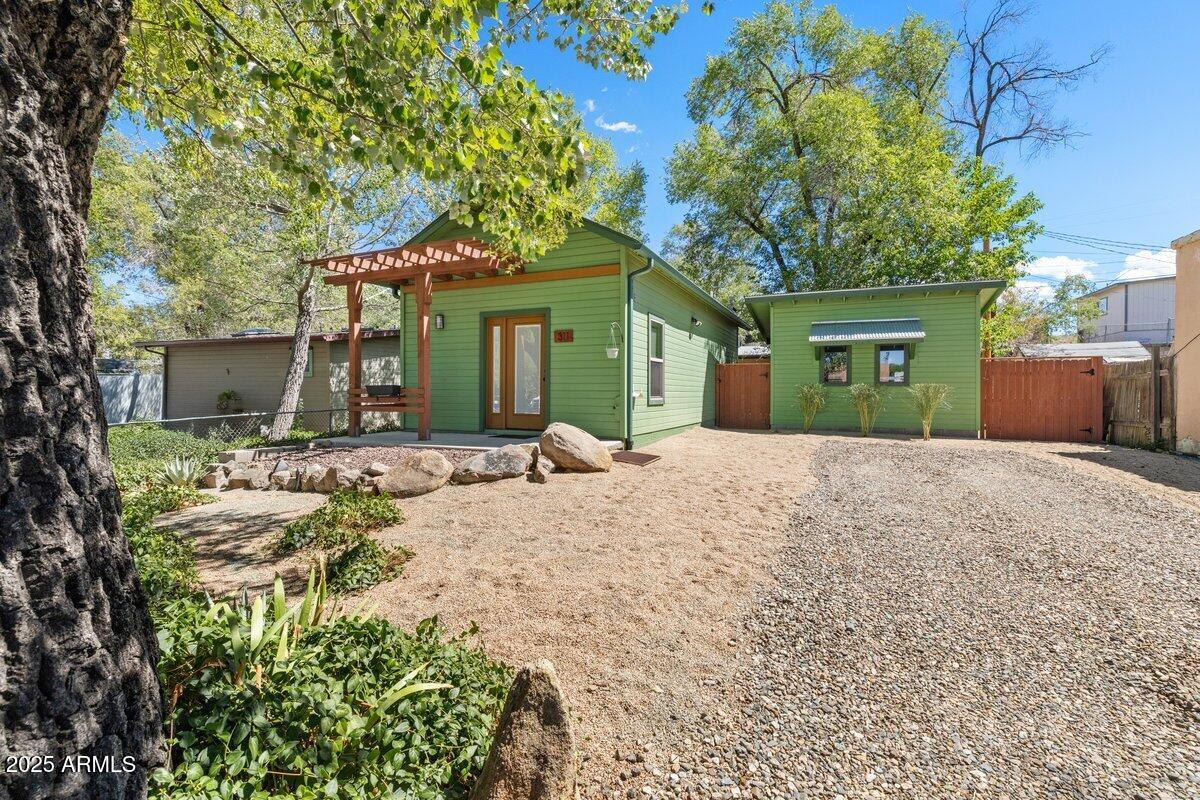 311 N WASHINGTON Avenue