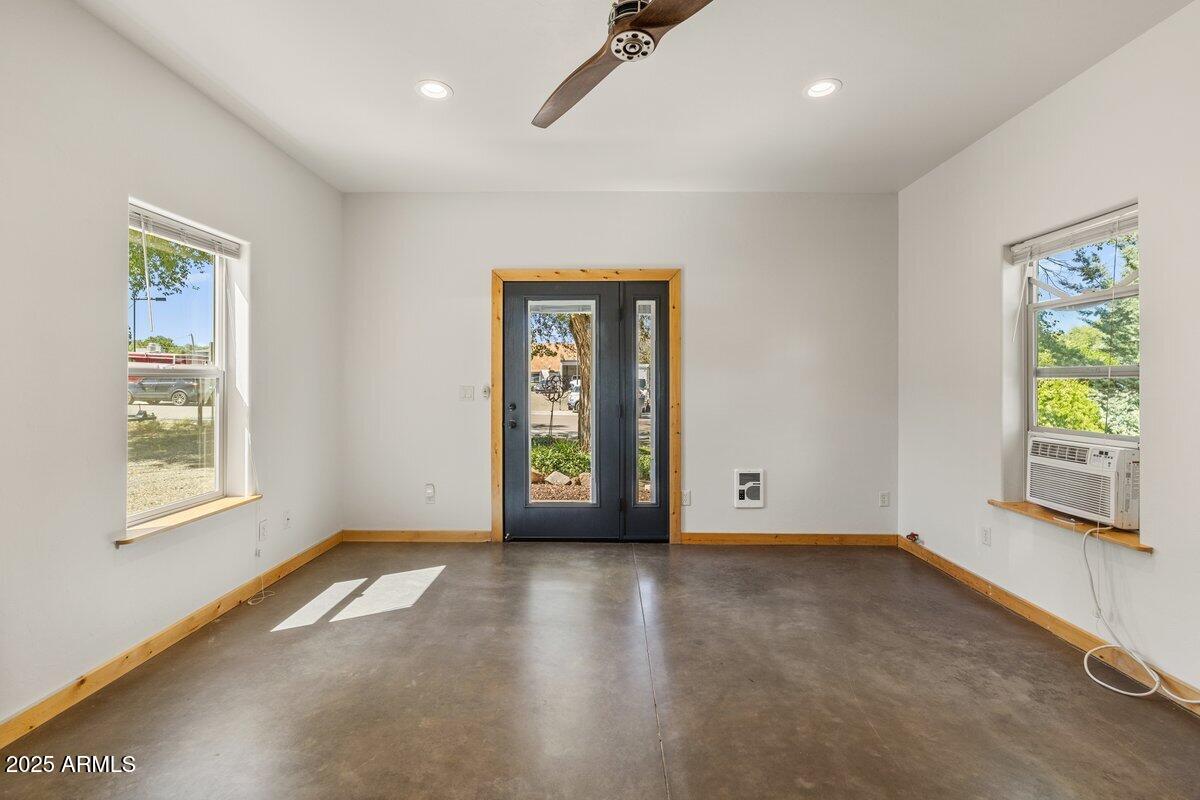 311 N WASHINGTON Avenue