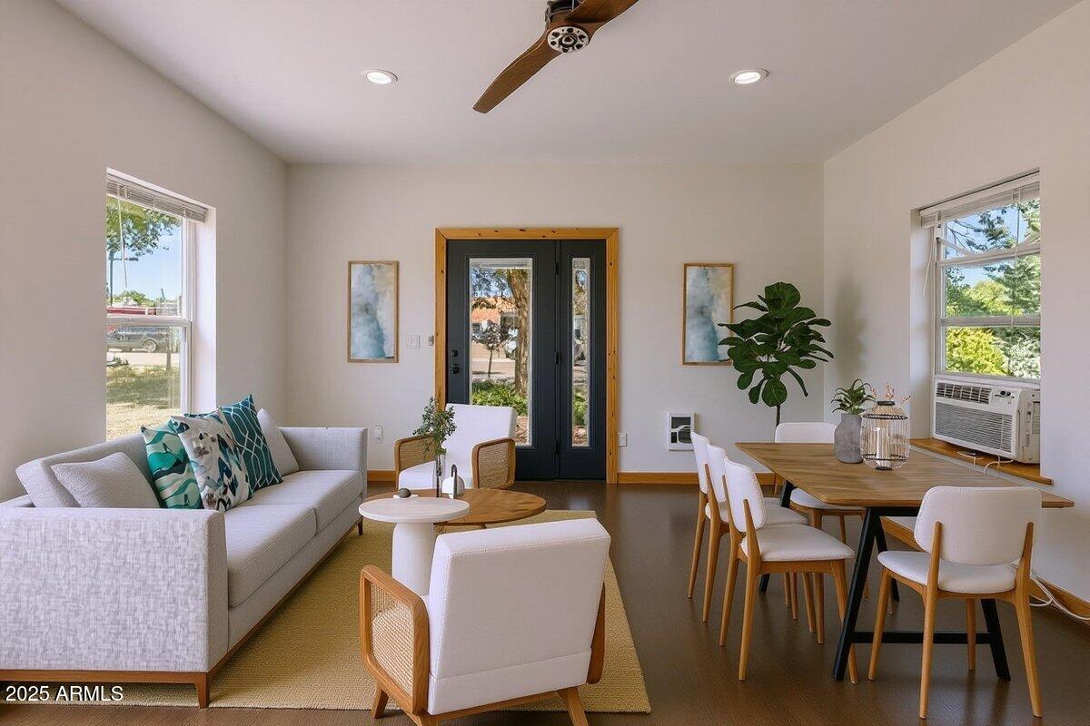 311 N WASHINGTON Avenue