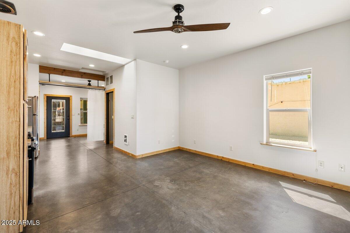 311 N WASHINGTON Avenue