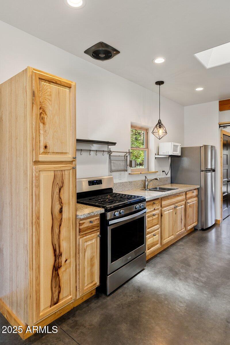 311 N WASHINGTON Avenue