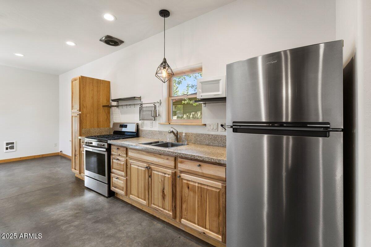 311 N WASHINGTON Avenue