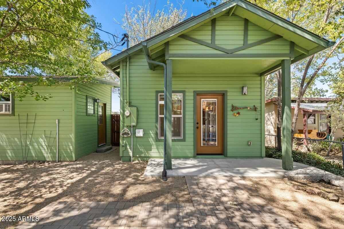 311 N WASHINGTON Avenue