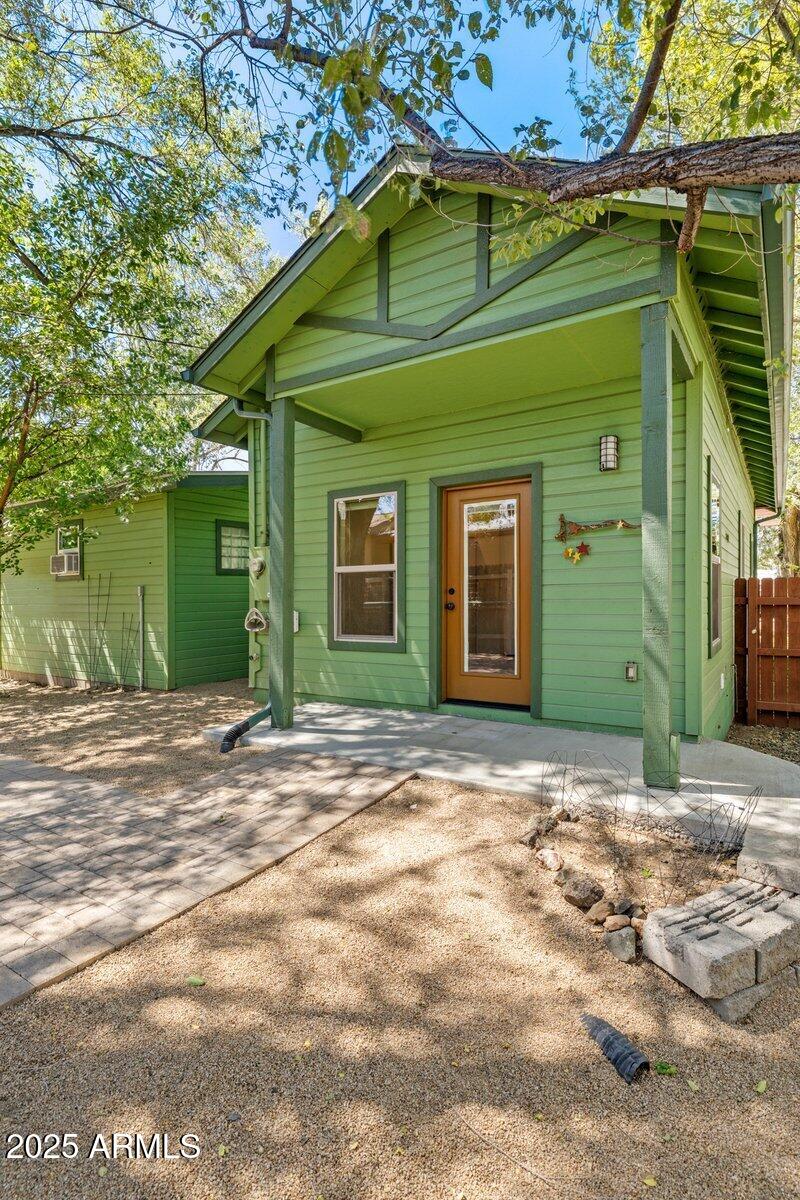 311 N WASHINGTON Avenue